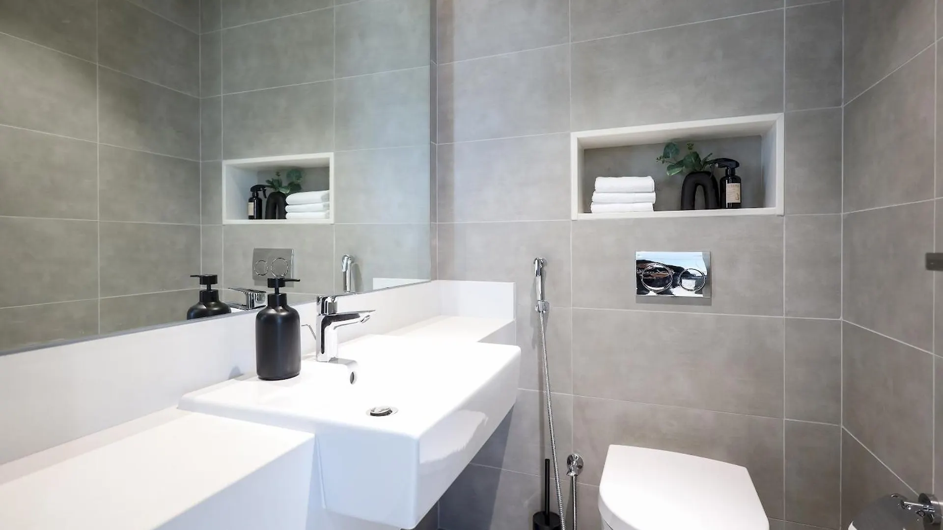 Elite Lux Holiday Homes - Lagoon View 1 Bedroom Luxury Oasis In Mbr Dubai 0*,