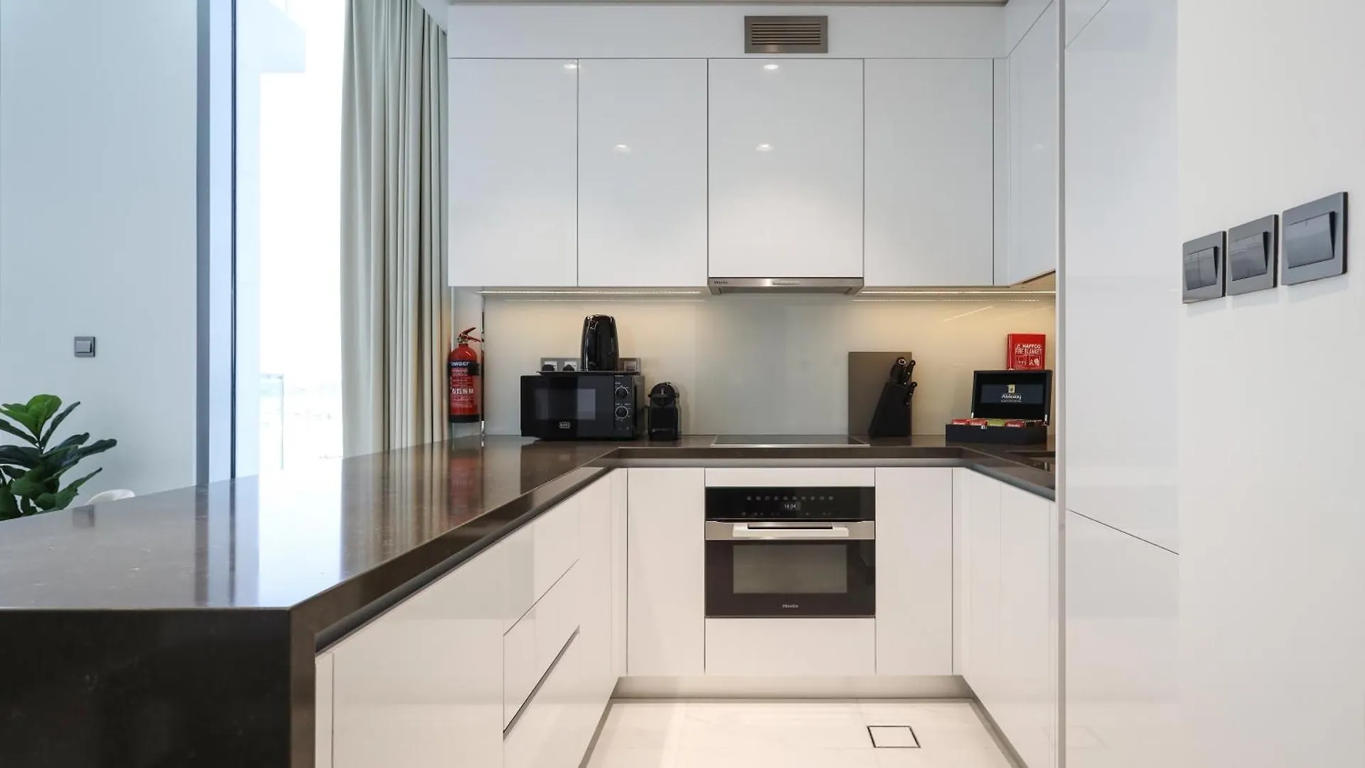 Elite Lux Holiday Homes - Lagoon View 1 Bedroom Luxury Oasis In Mbr Dubai